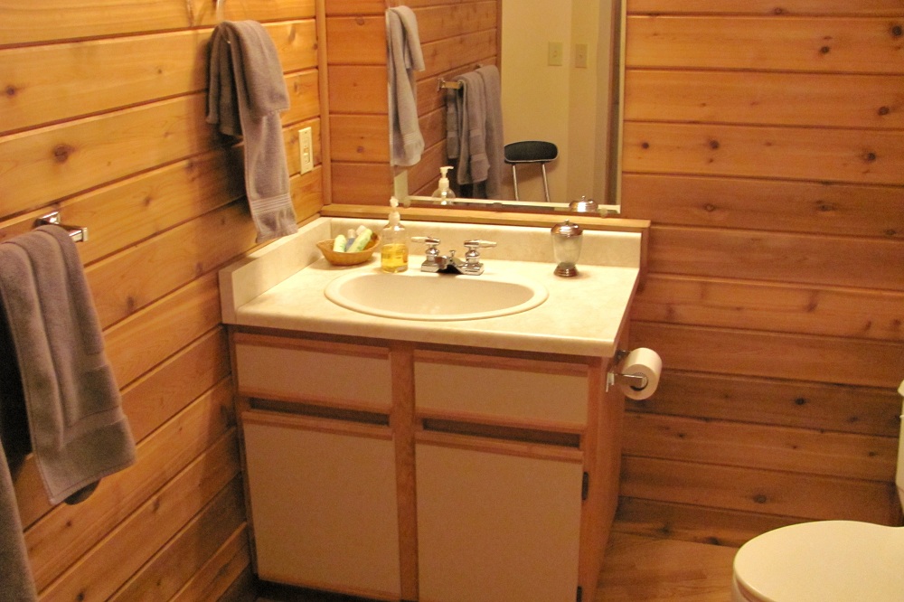 Picture of the apartment bathroom